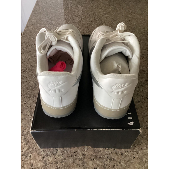 Nike Air Force 1 Low \'07 PRM Size: 12 Color: White Metallic Silver‎